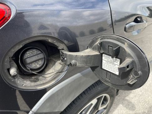 Used 2019 Subaru Crosstrek 2.0i Limited w/ Moonroof Package w/Navigation AWD/4WD image 17