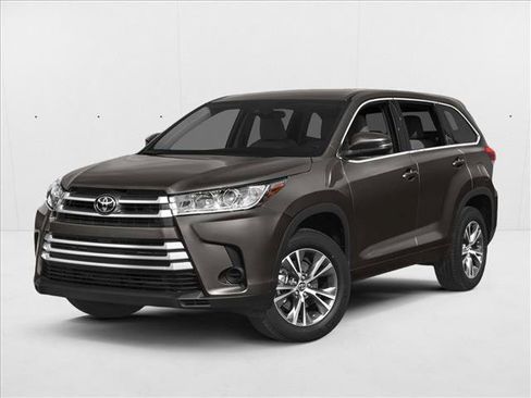 Used 2019 Toyota Highlander LE FWD image 1