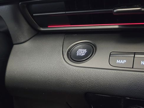 Used 2025 Hyundai Elantra SEL FWD image 28