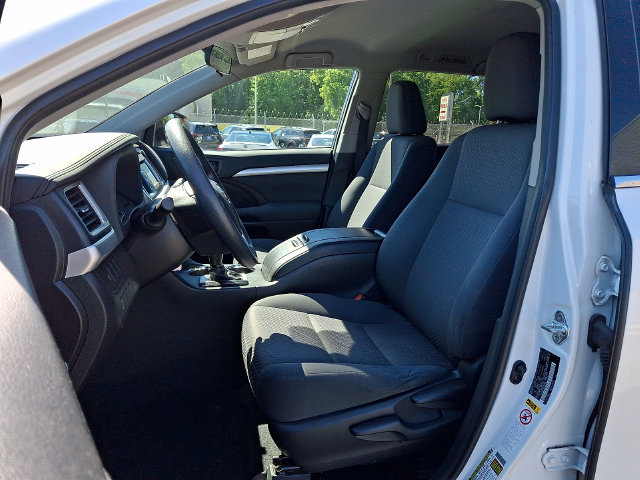 Certified 2019 Toyota Highlander LE w/ Carpet Mat Package (TMS) FWD image 9