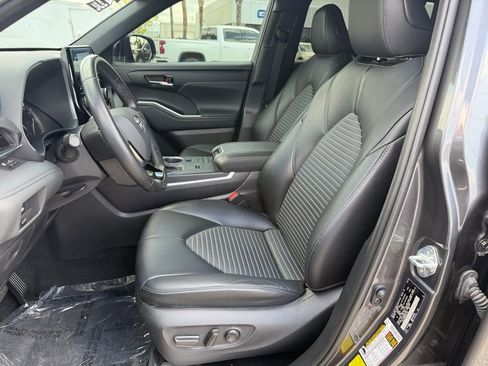 Used 2021 Toyota Highlander XSE image 11