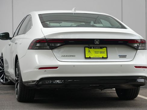 Used 2024 Honda Accord Touring image 5