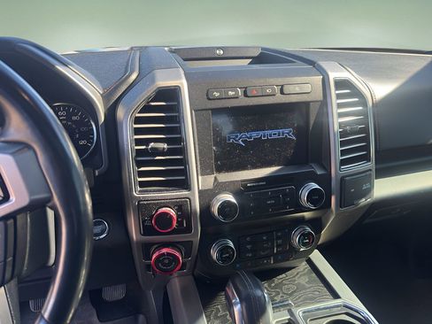 Used 2019 Ford F150 Platinum w/ Equipment Group 701A Luxury image 8