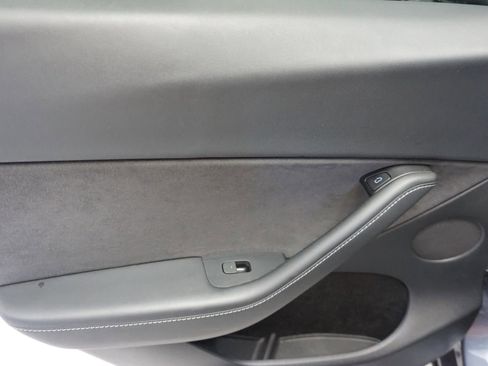 Used 2023 Tesla Model Y Performance image 15