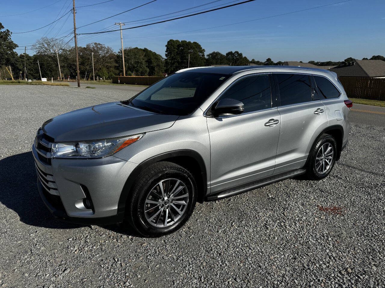 Used 2017 Toyota Highlander XLE AWD/4WD image 3