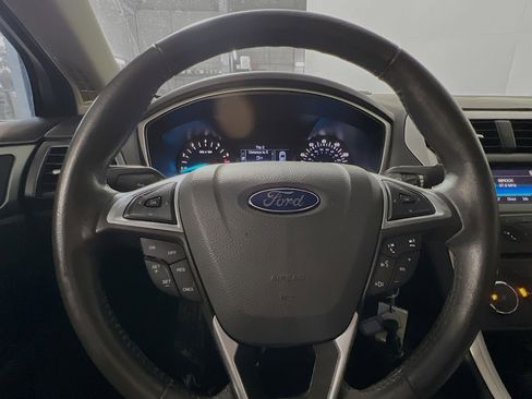 Used 2016 Ford Fusion SE w/ Equipment Group 201A image 18