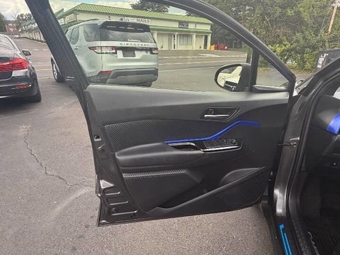 Used 2020 Toyota C-HR XLE image 14