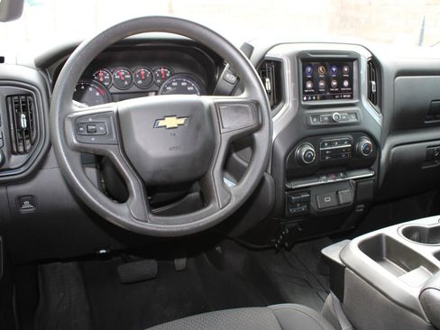 Used 2020 Chevrolet Silverado 1500 Custom w/ Custom Max Trailering Package image 4