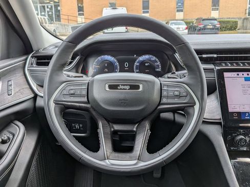 Used 2023 Jeep Grand Cherokee L Limited AWD/4WD image 15