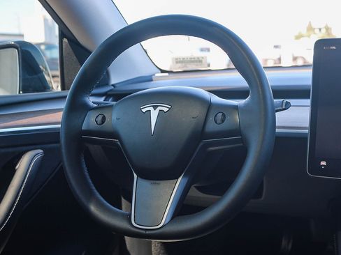 Used 2023 Tesla Model Y Long Range AWD/4WD image 16