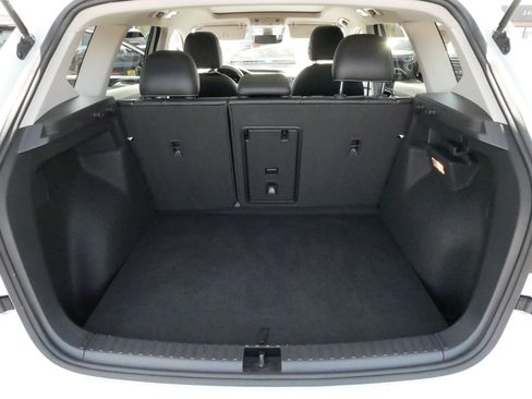 Certified 2023 Volkswagen Taos SE w/ Panoramic Sunroof Package AWD/4WD image 18