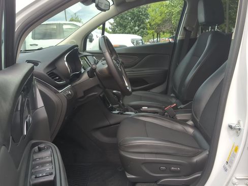 Used 2022 Buick Encore Preferred w/ Safety Package AWD/4WD image 18