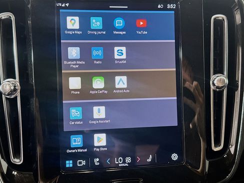 Used 2025 Volvo XC40 B5 Core image 21