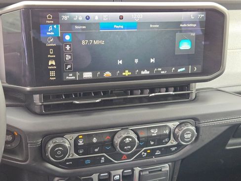 Certified 2025 Jeep Wrangler Unlimited Sahara w/ Safety Group image 9