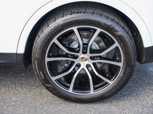 Used 2024 Porsche Cayenne Coupe AWD/4WD image 10