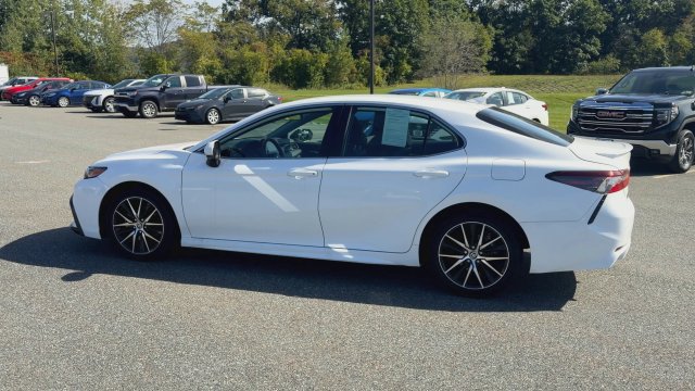 Used 2024 Toyota Camry SE w/ Cold Weather Package AWD/4WD image 6