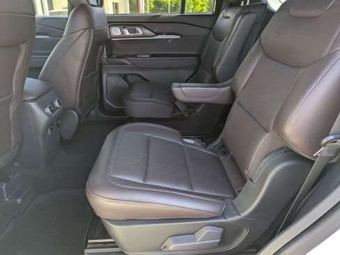 Used 2025 Ford Explorer Platinum RWD image 27