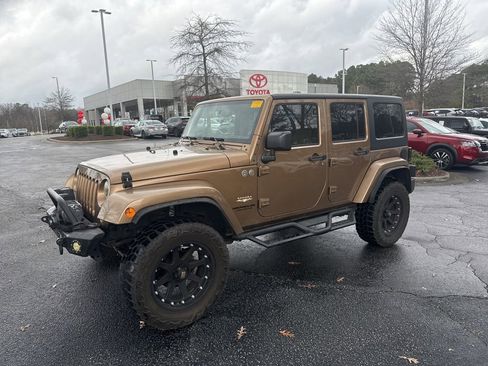 Used 2015 Jeep Wrangler Unlimited Sahara w/ Connectivity Group image 2