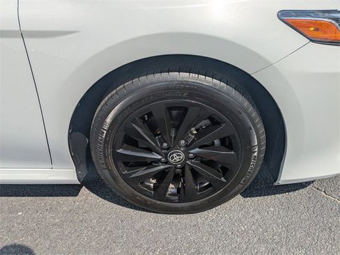 Used 2022 Toyota Camry LE image 12