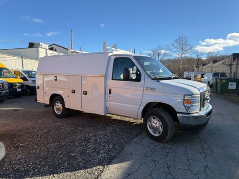 Used 2021 Ford E-350 and Econoline 350 Super Duty w/ Power Windows & Locks Group image 9