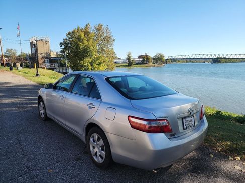 Used 2008 Toyota Camry LE FWD image 3