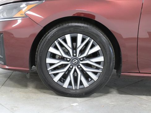 Used 2024 Nissan Altima 2.5 SV image 17