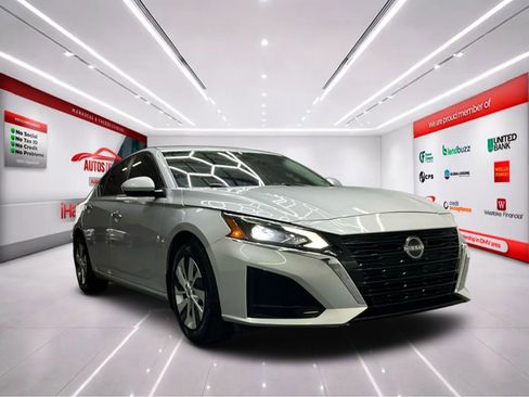 Used 2023 Nissan Altima 2.5 S image 2