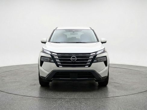 Used 2025 Nissan Rogue SV image 2