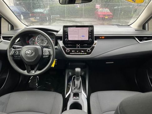 Used 2020 Toyota Corolla LE image 12