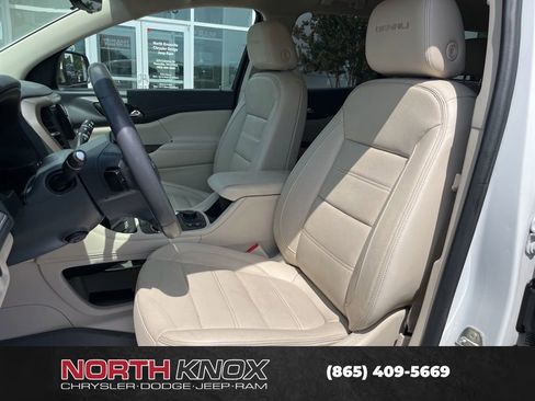 Used 2020 GMC Acadia Denali w/ Trailering Package FWD image 4