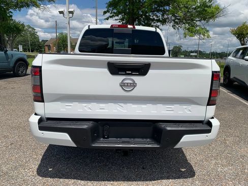 Used 2025 Nissan Frontier SV w/ SV Convenience Package RWD image 6