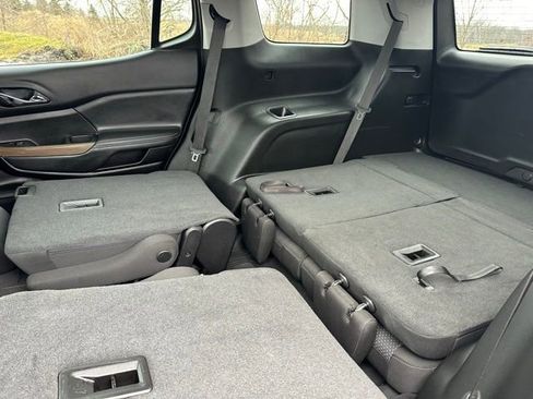 Used 2023 GMC Acadia SLE w/ Driver Convenience Package image 34