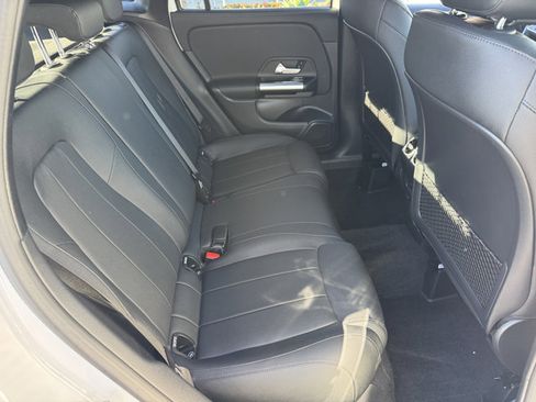 Used 2025 Mercedes-Benz GLA 250 image 8