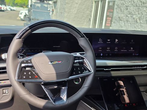 Used 2025 Cadillac Escalade V AWD/4WD image 10