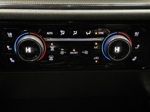 Used 2022 Chevrolet Silverado 1500 ZR2 w/ Technology Package image 19