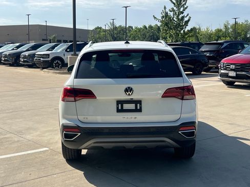 Used 2023 Volkswagen Taos SE w/ Black Wheel Package FWD image 11