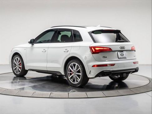 Used 2024 Audi Q5 e Premium Plus w/ Premium Plus Package AWD/4WD image 3