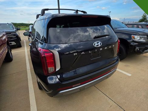 Used 2024 Hyundai Palisade SEL w/ Premium Package FWD image 3