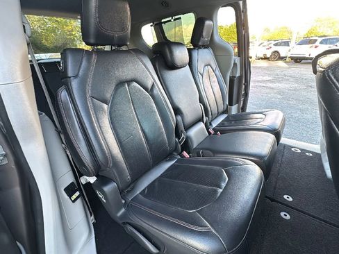 Used 2018 Chrysler Pacifica Touring-L Plus w/ Advanced Safetytec Group image 15