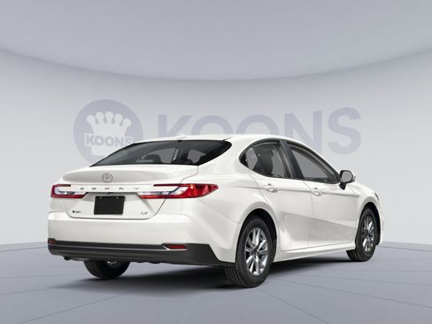 Used 2025 Toyota Camry LE image 2