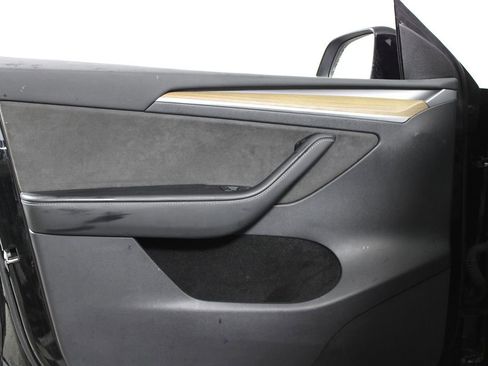 Used 2024 Tesla Model Y Long Range image 25