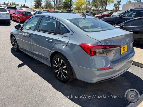 Used 2023 Honda Civic EX image 4