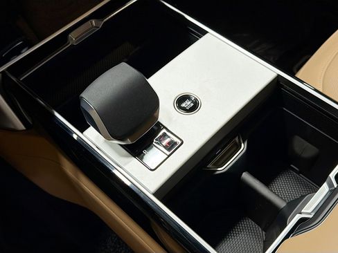 New 2026 Land Rover Range Rover Long Wheelbase SE AWD/4WD image 27