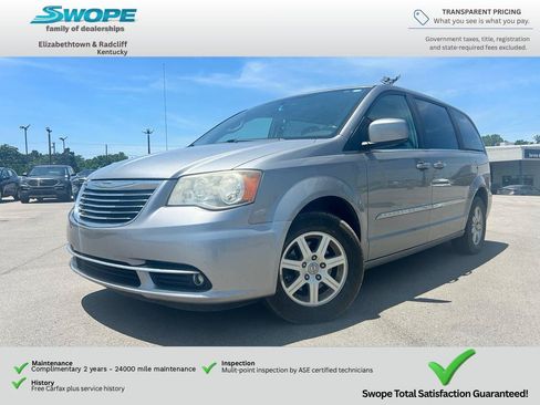 Used 2013 Chrysler Town & Country Touring FWD image 2