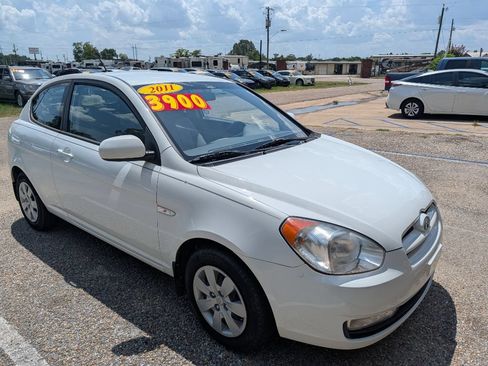 Used 2011 Hyundai Accent SE FWD image 3