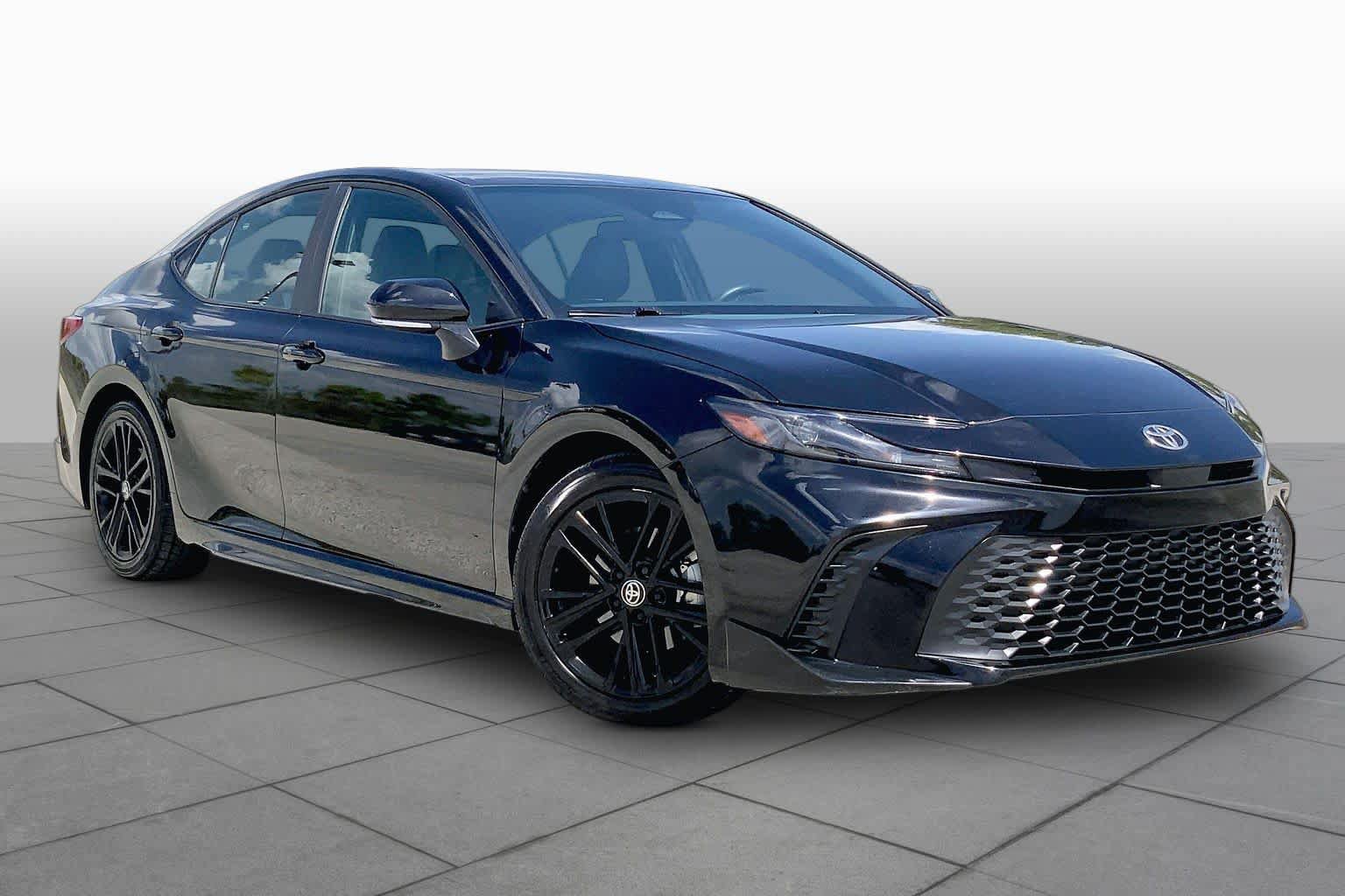 Certified 2025 Toyota Camry SE FWD image 3