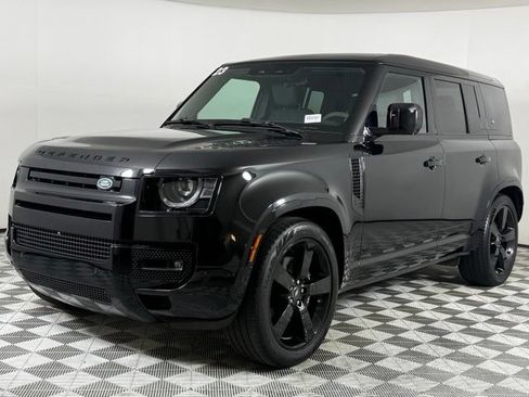Used 2023 Land Rover Defender 110 V8 AWD/4WD image 2