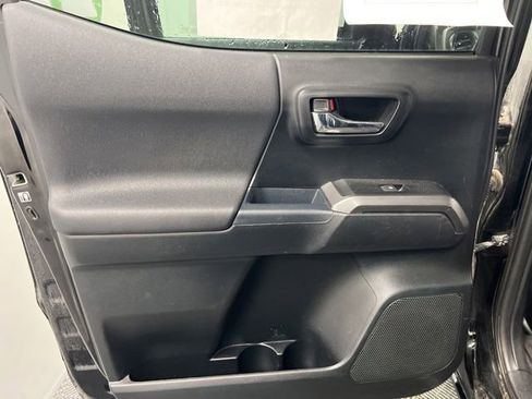 Used 2017 Toyota Tacoma TRD Off-Road w/ Tow Package (A/T) AWD/4WD image 15