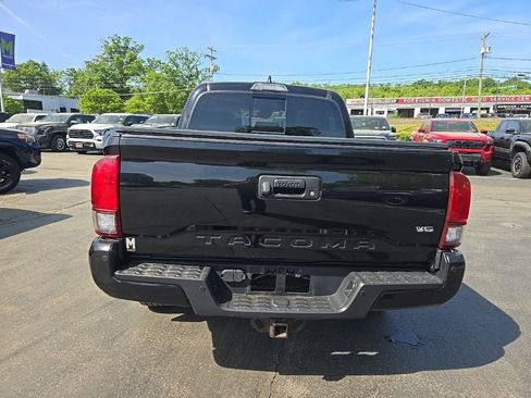 Used 2019 Toyota Tacoma TRD Sport AWD/4WD image 6