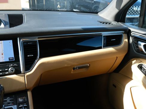 Used 2017 Porsche Macan image 25